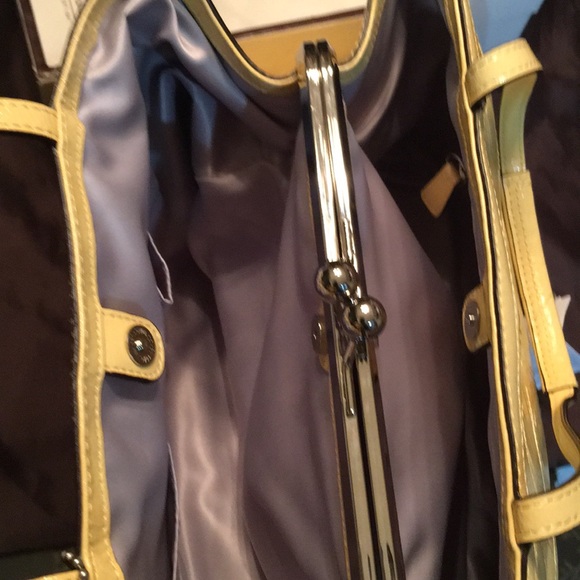 💜Yellow Large Patent Leather Coach Satchel💜 - Picture 6 of 8